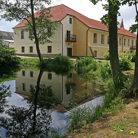 Hotel Zámek Jindřichovice Kolinec Esterno foto