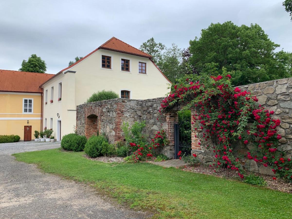 Hotel Zámek Jindřichovice Kolinec Esterno foto