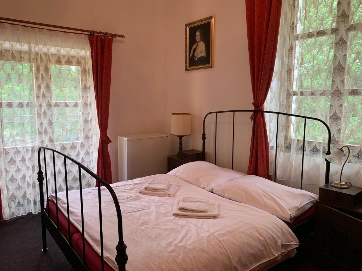 Hotel Zámek Jindřichovice Kolinec Esterno foto