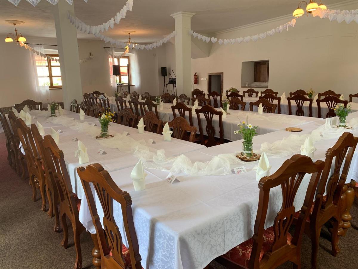 Hotel Zámek Jindřichovice Kolinec Esterno foto
