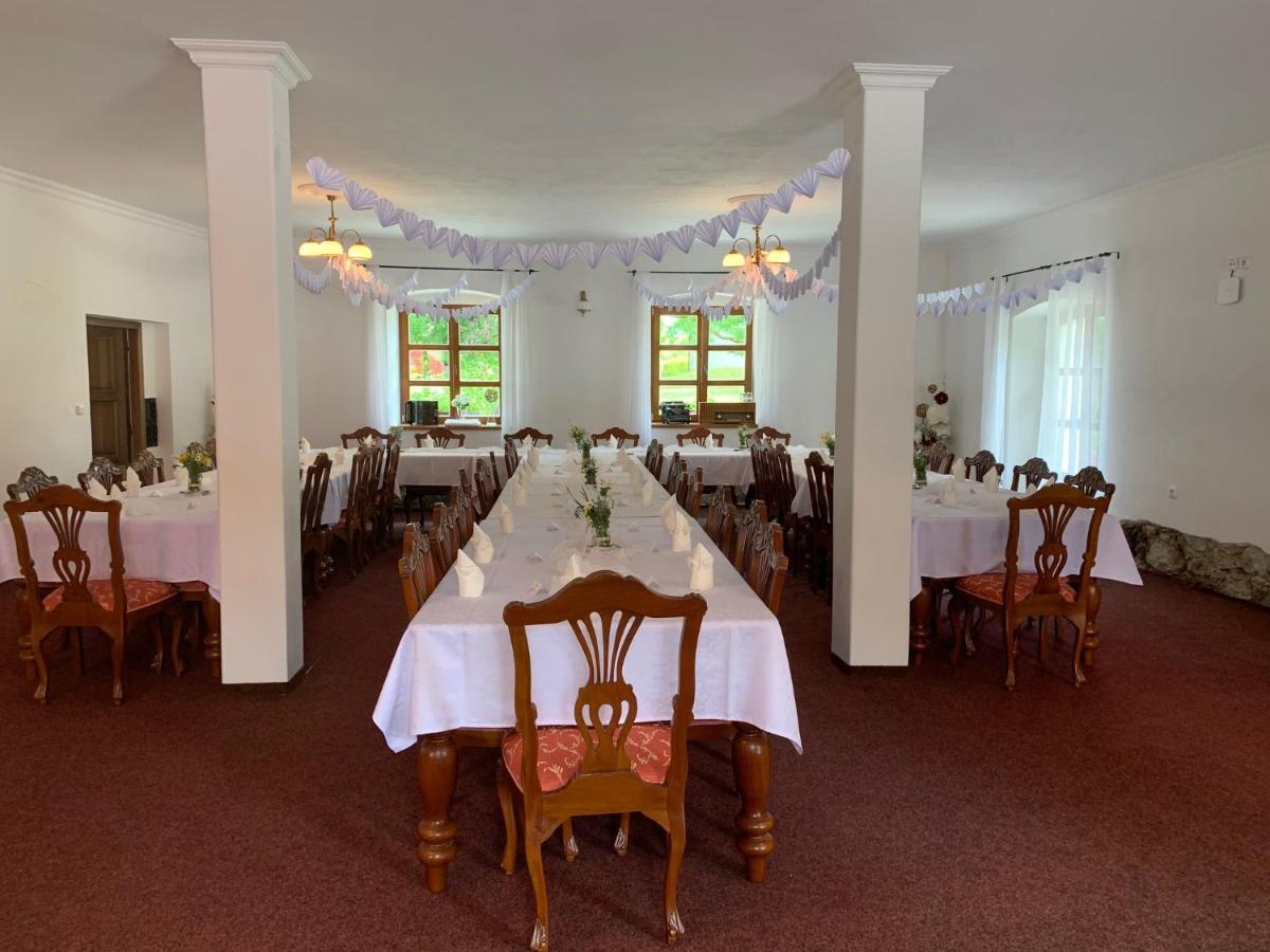 Hotel Zámek Jindřichovice Kolinec Esterno foto