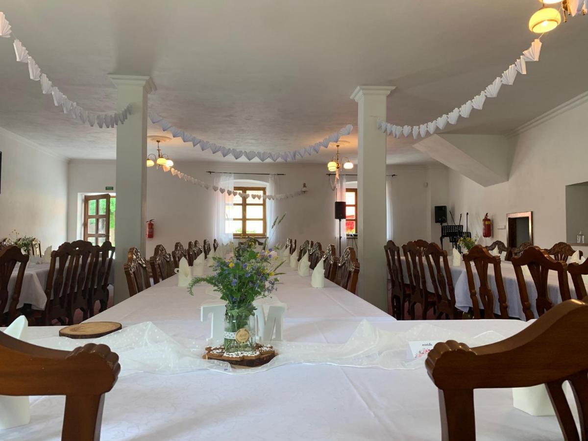Hotel Zámek Jindřichovice Kolinec Esterno foto