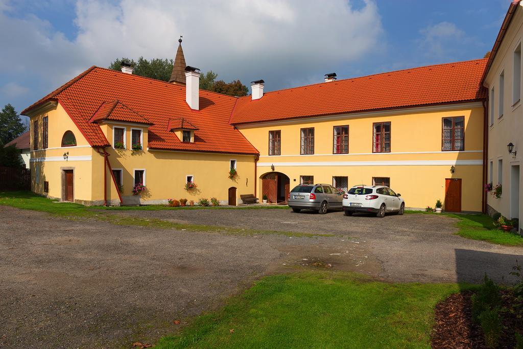 Hotel Zámek Jindřichovice Kolinec Esterno foto