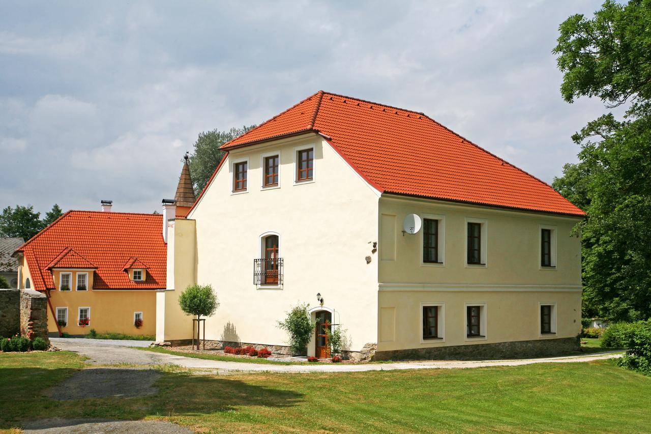 Hotel Zámek Jindřichovice Kolinec Esterno foto