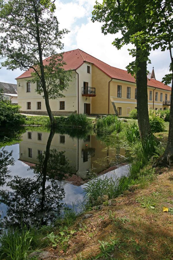 Hotel Zámek Jindřichovice Kolinec Esterno foto
