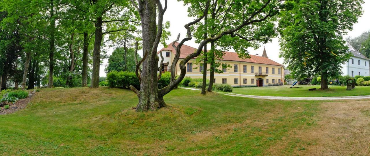 Hotel Zámek Jindřichovice Kolinec Esterno foto